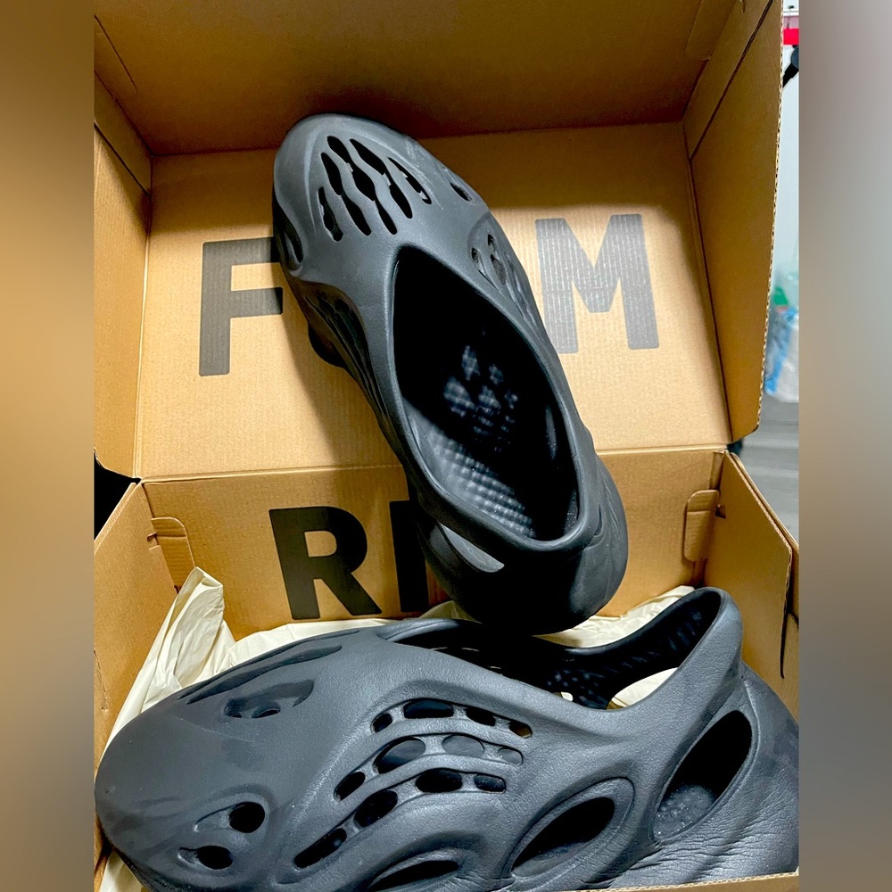 Yeezy Foam Runner Onyx size 15